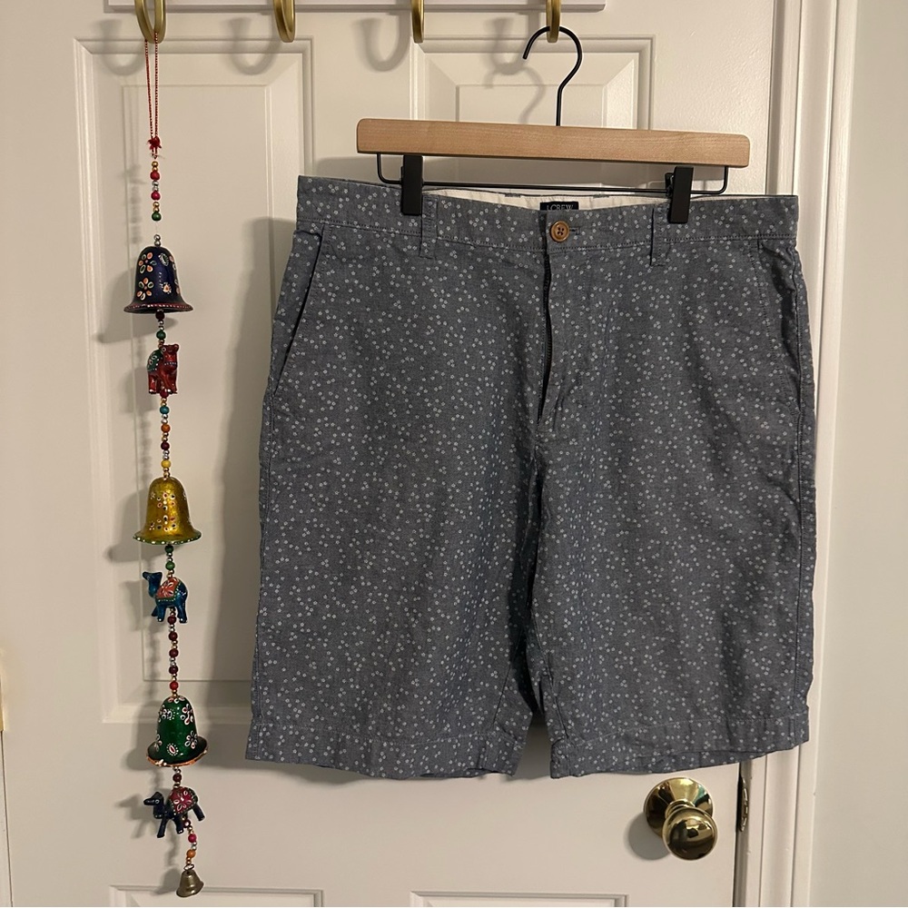 J. Crew Men’s Grey with Small Floral Print Flat Front Shorts 34W